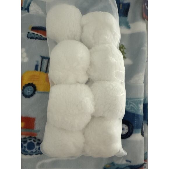 Set of Kids SNOW DAY 50x60” Plush Throw Blanket & Indoor “Snowballs” Winter NEW - Picture 5 of 5